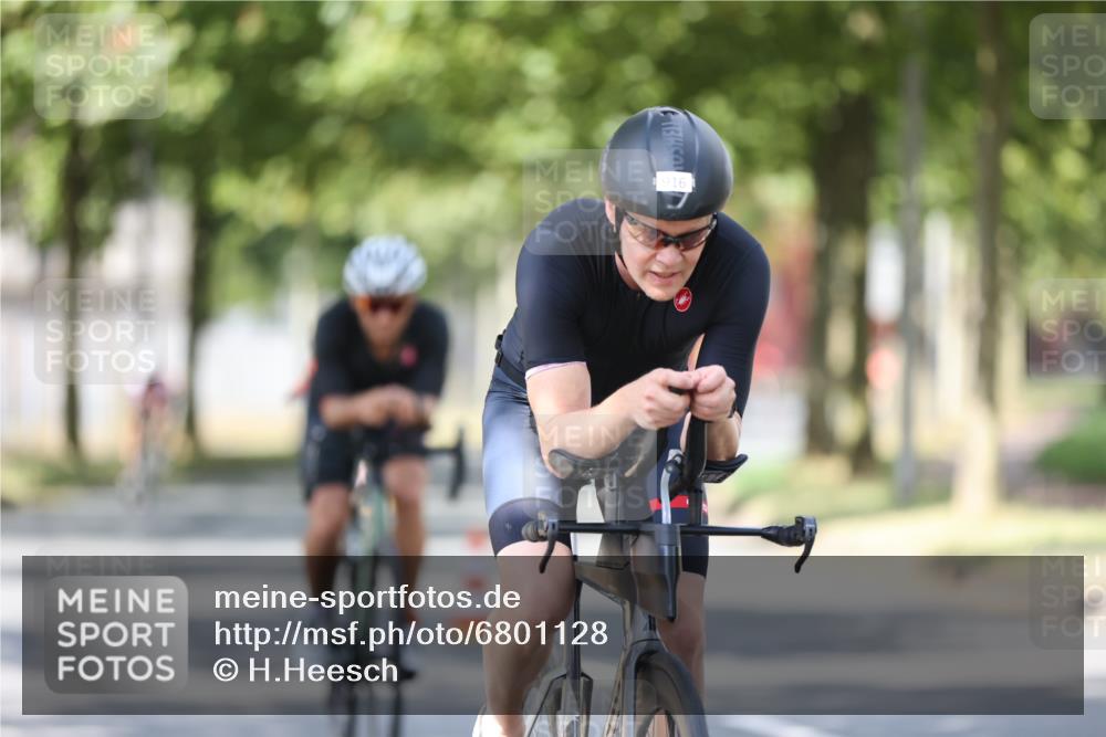 11.08.2024 - GEWOBA Citytriathlon Bremen H.Heesch http://msf.ph/oto/6801128 11.08.2024 12:00:56 Laufen  meine-sportfotos.de