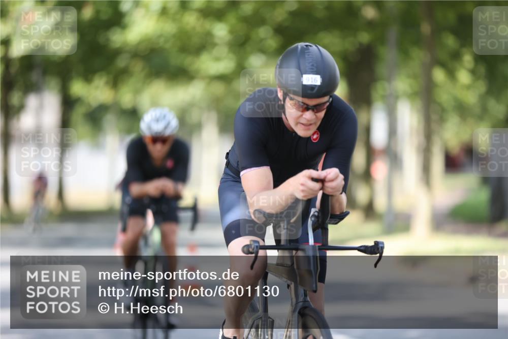 11.08.2024 - GEWOBA Citytriathlon Bremen H.Heesch http://msf.ph/oto/6801130 11.08.2024 12:00:56 Laufen  meine-sportfotos.de