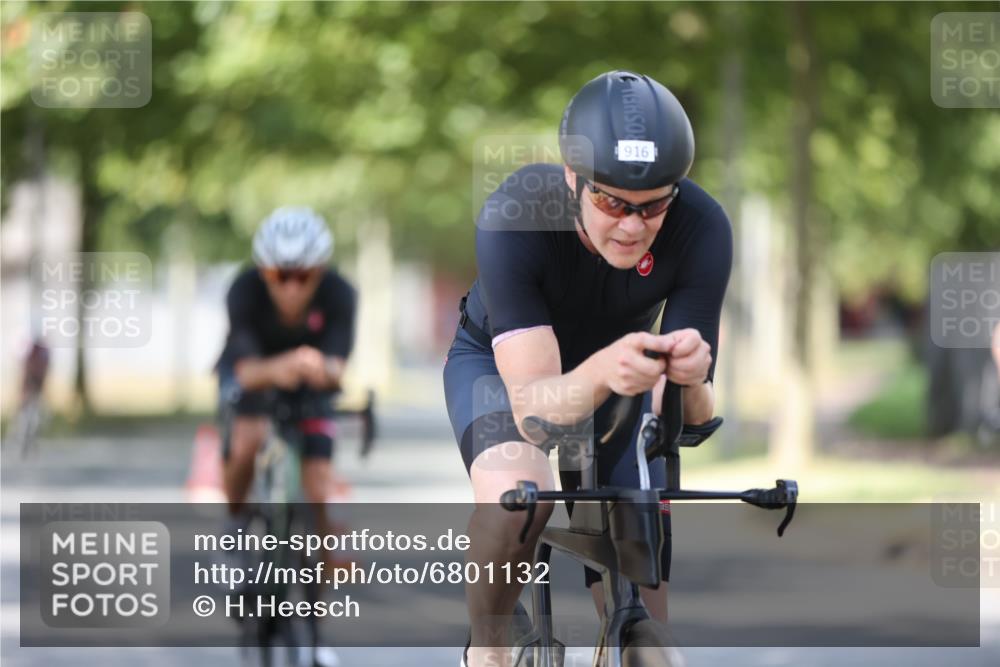 11.08.2024 - GEWOBA Citytriathlon Bremen H.Heesch http://msf.ph/oto/6801132 11.08.2024 12:00:56 Laufen  meine-sportfotos.de