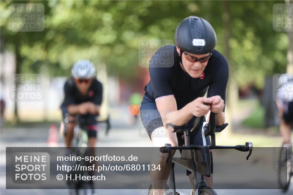 11.08.2024 - GEWOBA Citytriathlon Bremen H.Heesch http://msf.ph/oto/6801134 11.08.2024 12:00:56 Laufen  meine-sportfotos.de