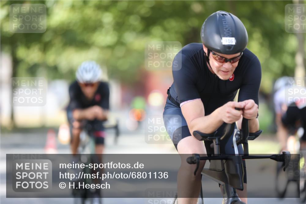 11.08.2024 - GEWOBA Citytriathlon Bremen H.Heesch http://msf.ph/oto/6801136 11.08.2024 12:00:56 Laufen  meine-sportfotos.de