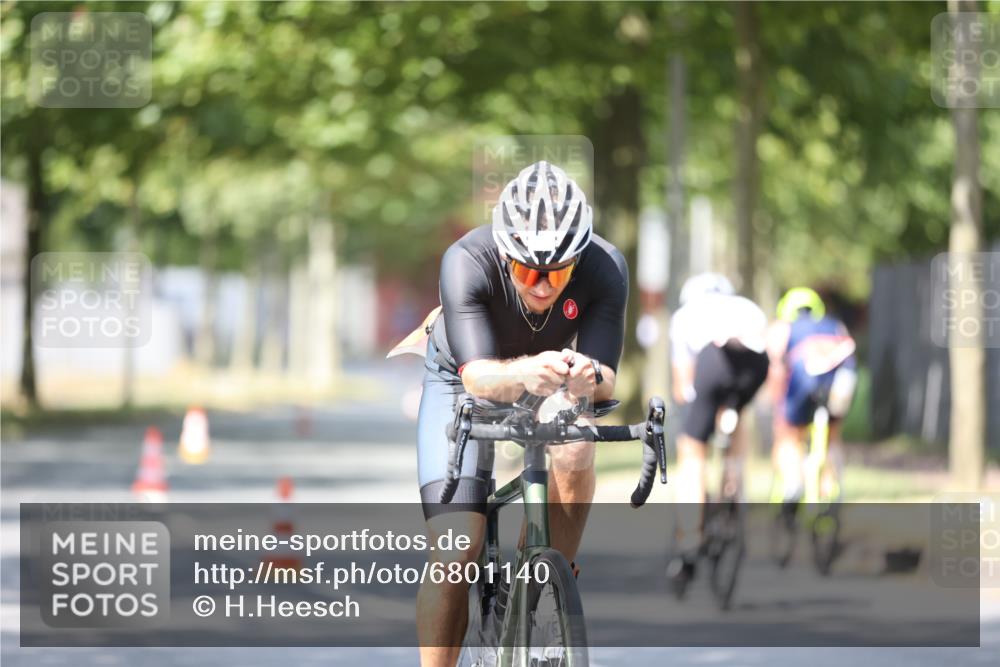 11.08.2024 - GEWOBA Citytriathlon Bremen H.Heesch http://msf.ph/oto/6801140 11.08.2024 12:00:57 Laufen  meine-sportfotos.de