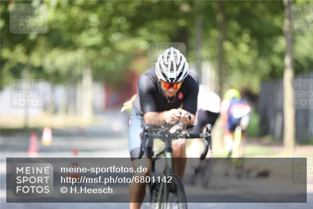 11.08.2024 - GEWOBA Citytriathlon Bremen H.Heesch http://msf.ph/oto/6801142 11.08.2024 12:00:57 Laufen  meine-sportfotos.de