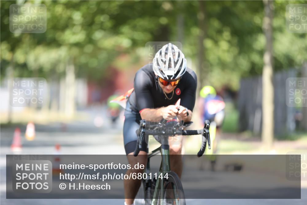 11.08.2024 - GEWOBA Citytriathlon Bremen H.Heesch http://msf.ph/oto/6801144 11.08.2024 12:00:57 Laufen  meine-sportfotos.de