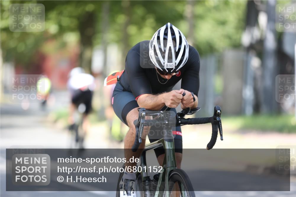 11.08.2024 - GEWOBA Citytriathlon Bremen H.Heesch http://msf.ph/oto/6801152 11.08.2024 12:00:57 Laufen  meine-sportfotos.de