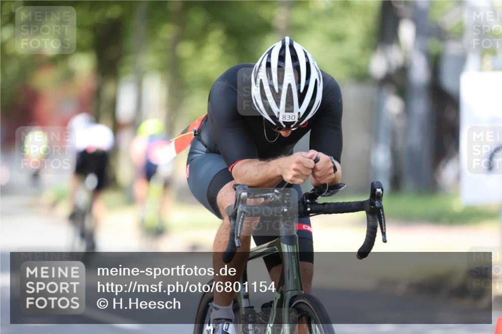 11.08.2024 - GEWOBA Citytriathlon Bremen H.Heesch http://msf.ph/oto/6801154 11.08.2024 12:00:57 Laufen  meine-sportfotos.de