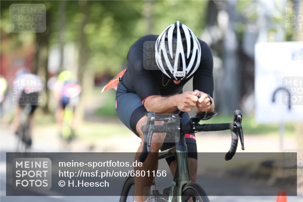 11.08.2024 - GEWOBA Citytriathlon Bremen H.Heesch http://msf.ph/oto/6801156 11.08.2024 12:00:57 Laufen  meine-sportfotos.de