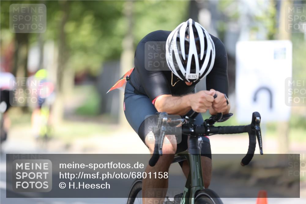 11.08.2024 - GEWOBA Citytriathlon Bremen H.Heesch http://msf.ph/oto/6801158 11.08.2024 12:00:57 Laufen  meine-sportfotos.de