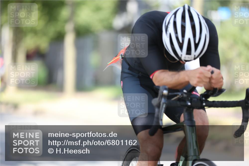 11.08.2024 - GEWOBA Citytriathlon Bremen H.Heesch http://msf.ph/oto/6801162 11.08.2024 12:00:57 Laufen  meine-sportfotos.de