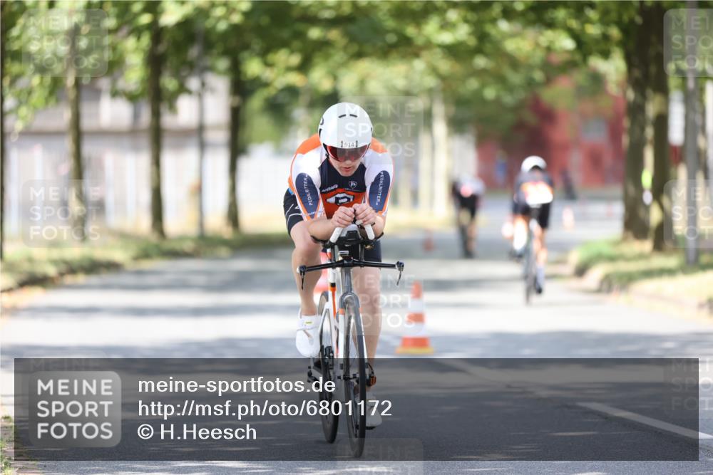11.08.2024 - GEWOBA Citytriathlon Bremen H.Heesch http://msf.ph/oto/6801172 11.08.2024 12:01:00 Laufen  meine-sportfotos.de