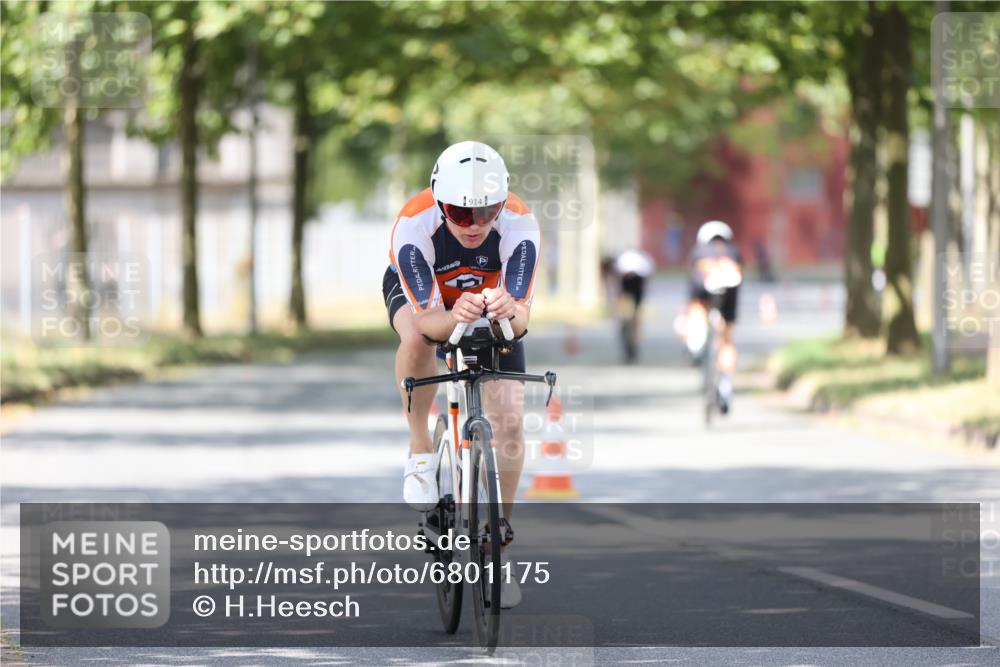 11.08.2024 - GEWOBA Citytriathlon Bremen H.Heesch http://msf.ph/oto/6801175 11.08.2024 12:01:01 Laufen  meine-sportfotos.de
