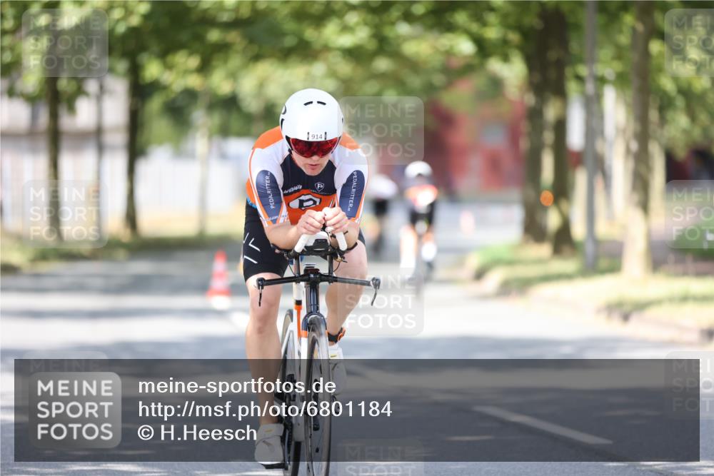 11.08.2024 - GEWOBA Citytriathlon Bremen H.Heesch http://msf.ph/oto/6801184 11.08.2024 12:01:01 Laufen  meine-sportfotos.de