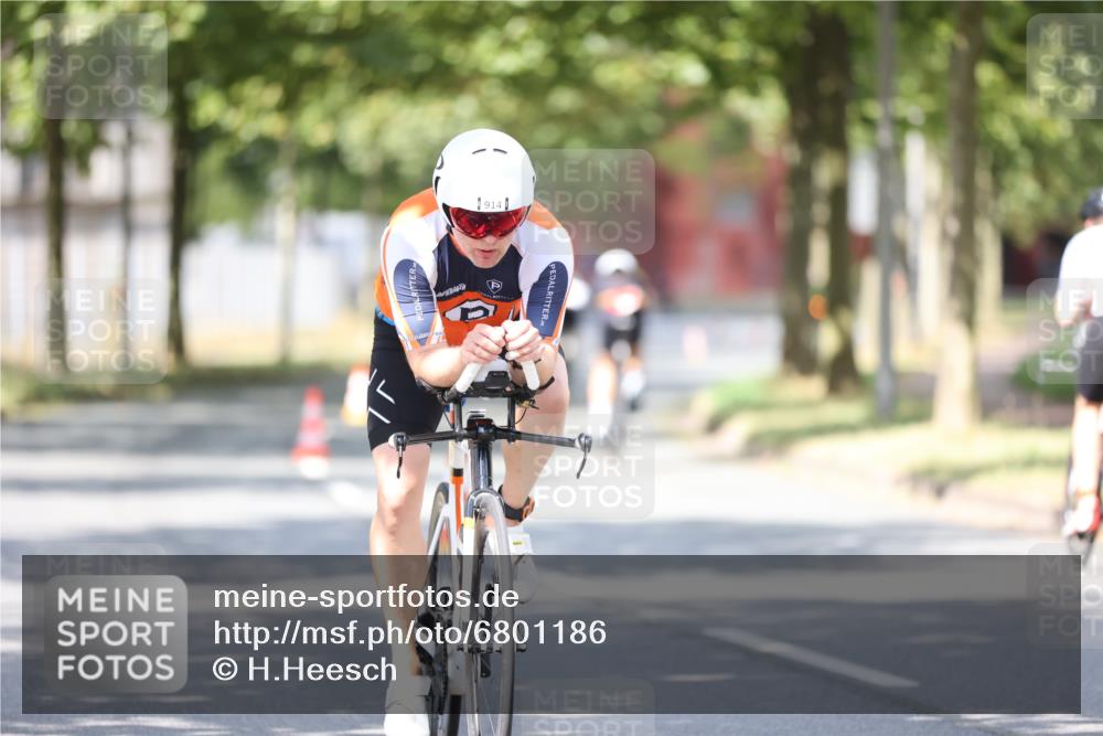 11.08.2024 - GEWOBA Citytriathlon Bremen H.Heesch http://msf.ph/oto/6801186 11.08.2024 12:01:01 Laufen  meine-sportfotos.de