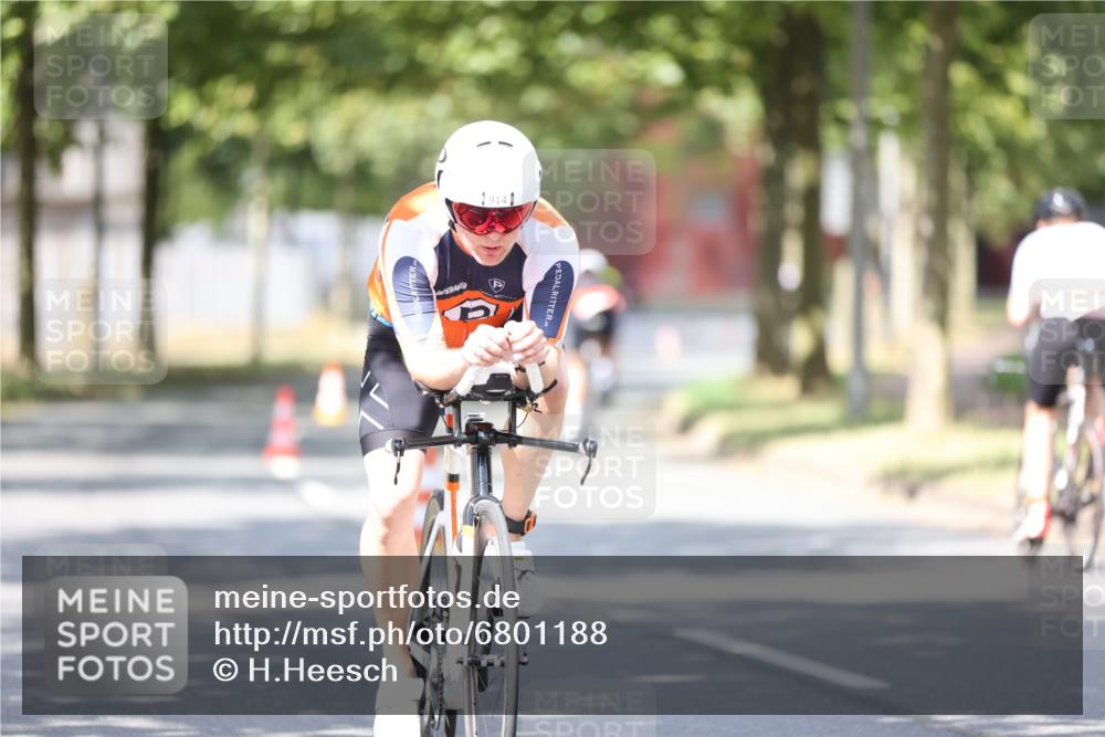 11.08.2024 - GEWOBA Citytriathlon Bremen H.Heesch http://msf.ph/oto/6801188 11.08.2024 12:01:01 Laufen  meine-sportfotos.de