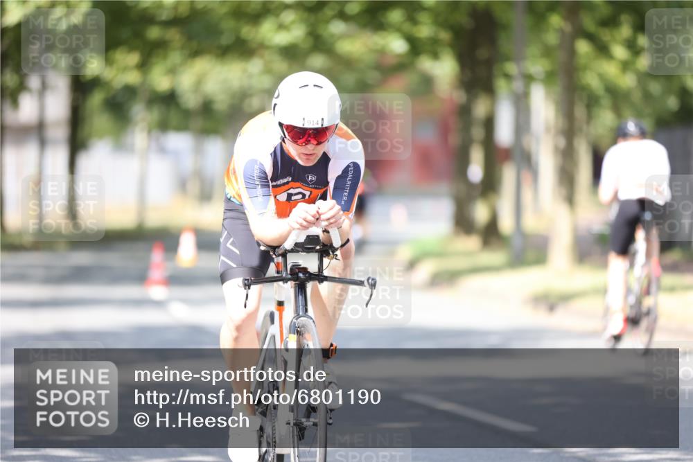 11.08.2024 - GEWOBA Citytriathlon Bremen H.Heesch http://msf.ph/oto/6801190 11.08.2024 12:01:01 Laufen  meine-sportfotos.de