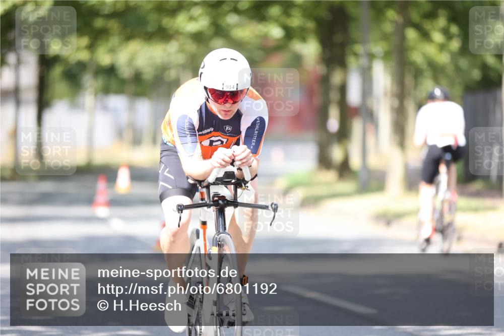 11.08.2024 - GEWOBA Citytriathlon Bremen H.Heesch http://msf.ph/oto/6801192 11.08.2024 12:01:01 Laufen  meine-sportfotos.de