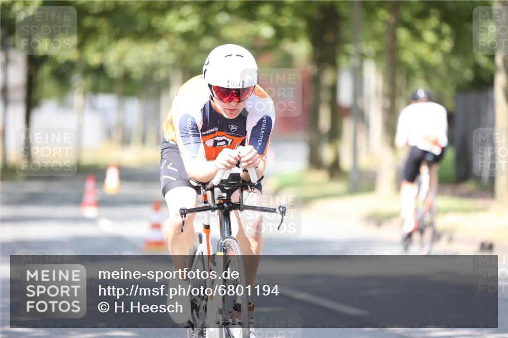 11.08.2024 - GEWOBA Citytriathlon Bremen H.Heesch http://msf.ph/oto/6801194 11.08.2024 12:01:01 Laufen  meine-sportfotos.de
