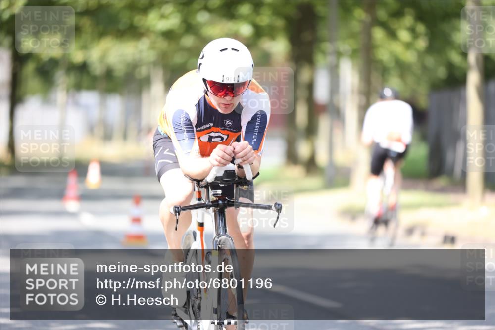 11.08.2024 - GEWOBA Citytriathlon Bremen H.Heesch http://msf.ph/oto/6801196 11.08.2024 12:01:01 Laufen  meine-sportfotos.de