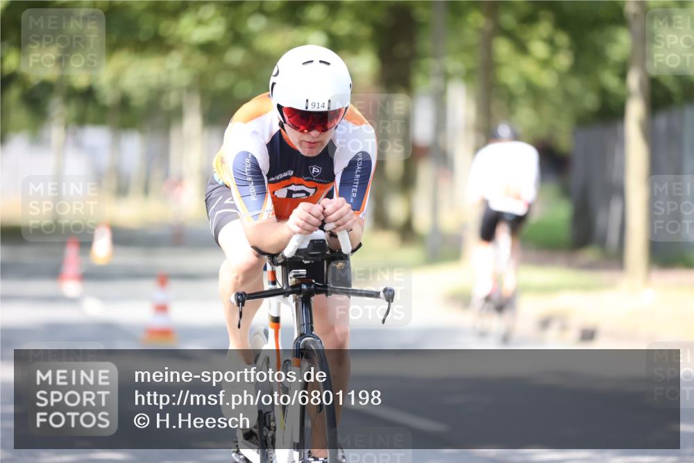 11.08.2024 - GEWOBA Citytriathlon Bremen H.Heesch http://msf.ph/oto/6801198 11.08.2024 12:01:01 Laufen  meine-sportfotos.de