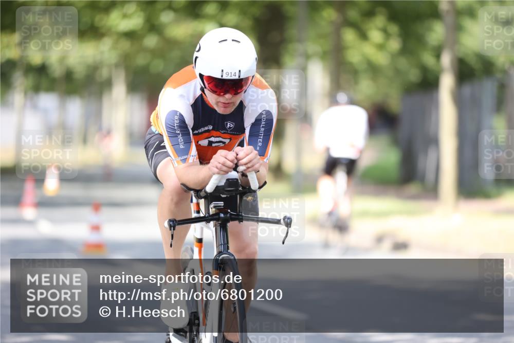 11.08.2024 - GEWOBA Citytriathlon Bremen H.Heesch http://msf.ph/oto/6801200 11.08.2024 12:01:01 Laufen  meine-sportfotos.de