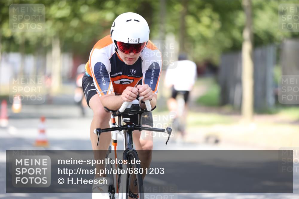 11.08.2024 - GEWOBA Citytriathlon Bremen H.Heesch http://msf.ph/oto/6801203 11.08.2024 12:01:01 Laufen  meine-sportfotos.de