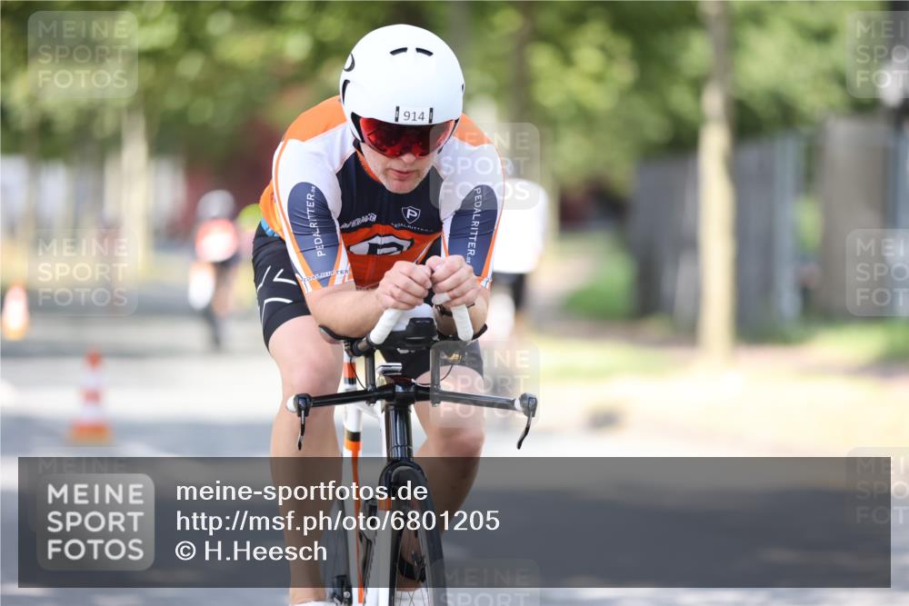 11.08.2024 - GEWOBA Citytriathlon Bremen H.Heesch http://msf.ph/oto/6801205 11.08.2024 12:01:01 Laufen  meine-sportfotos.de