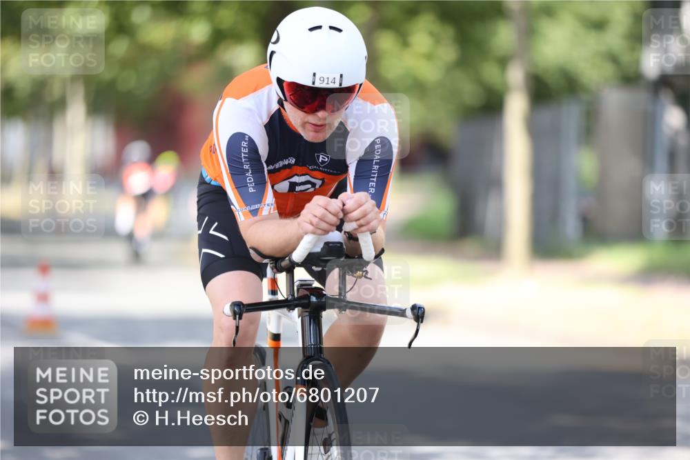 11.08.2024 - GEWOBA Citytriathlon Bremen H.Heesch http://msf.ph/oto/6801207 11.08.2024 12:01:01 Laufen  meine-sportfotos.de