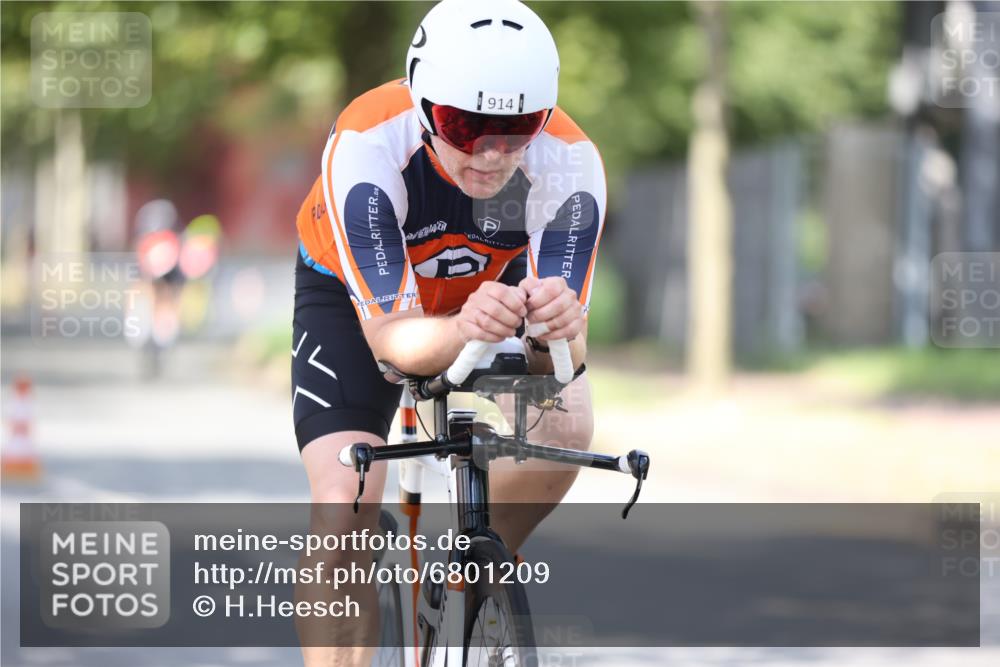 11.08.2024 - GEWOBA Citytriathlon Bremen H.Heesch http://msf.ph/oto/6801209 11.08.2024 12:01:01 Laufen  meine-sportfotos.de