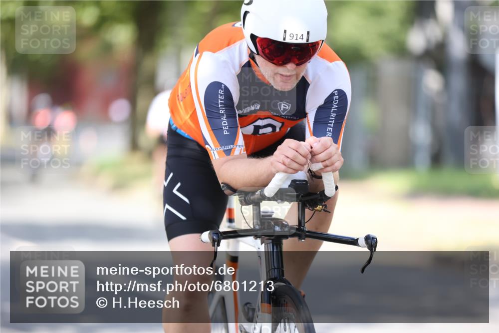 11.08.2024 - GEWOBA Citytriathlon Bremen H.Heesch http://msf.ph/oto/6801213 11.08.2024 12:01:01 Laufen  meine-sportfotos.de