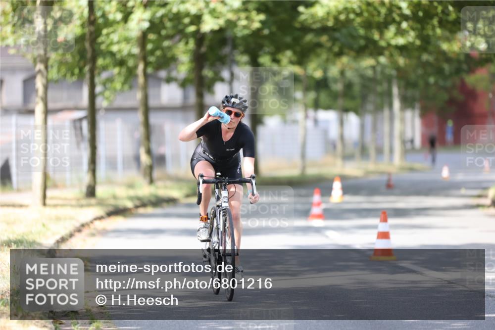 11.08.2024 - GEWOBA Citytriathlon Bremen H.Heesch http://msf.ph/oto/6801216 11.08.2024 12:01:10 Laufen  meine-sportfotos.de