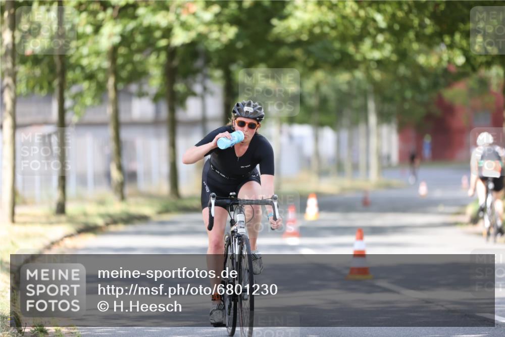 11.08.2024 - GEWOBA Citytriathlon Bremen H.Heesch http://msf.ph/oto/6801230 11.08.2024 12:01:10 Laufen  meine-sportfotos.de