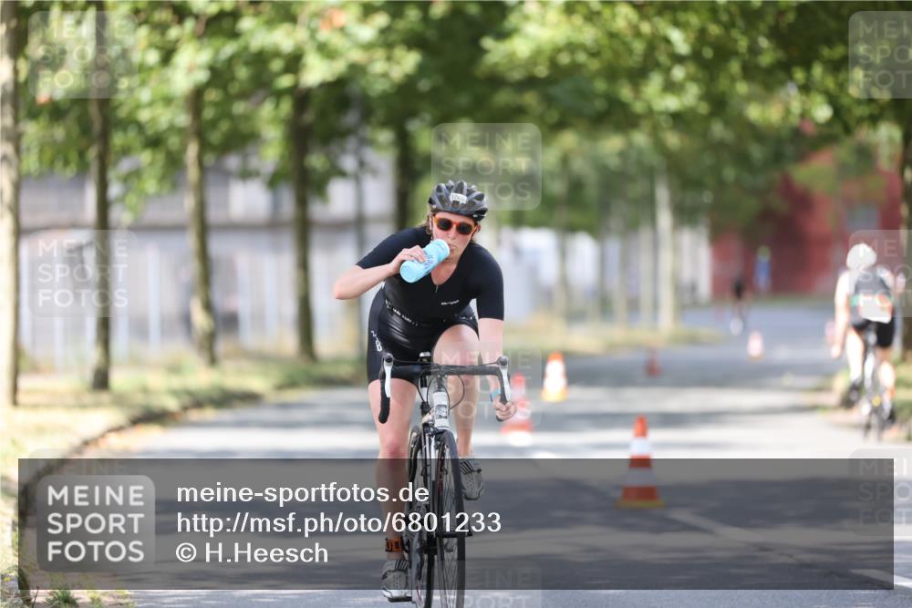 11.08.2024 - GEWOBA Citytriathlon Bremen H.Heesch http://msf.ph/oto/6801233 11.08.2024 12:01:10 Laufen  meine-sportfotos.de