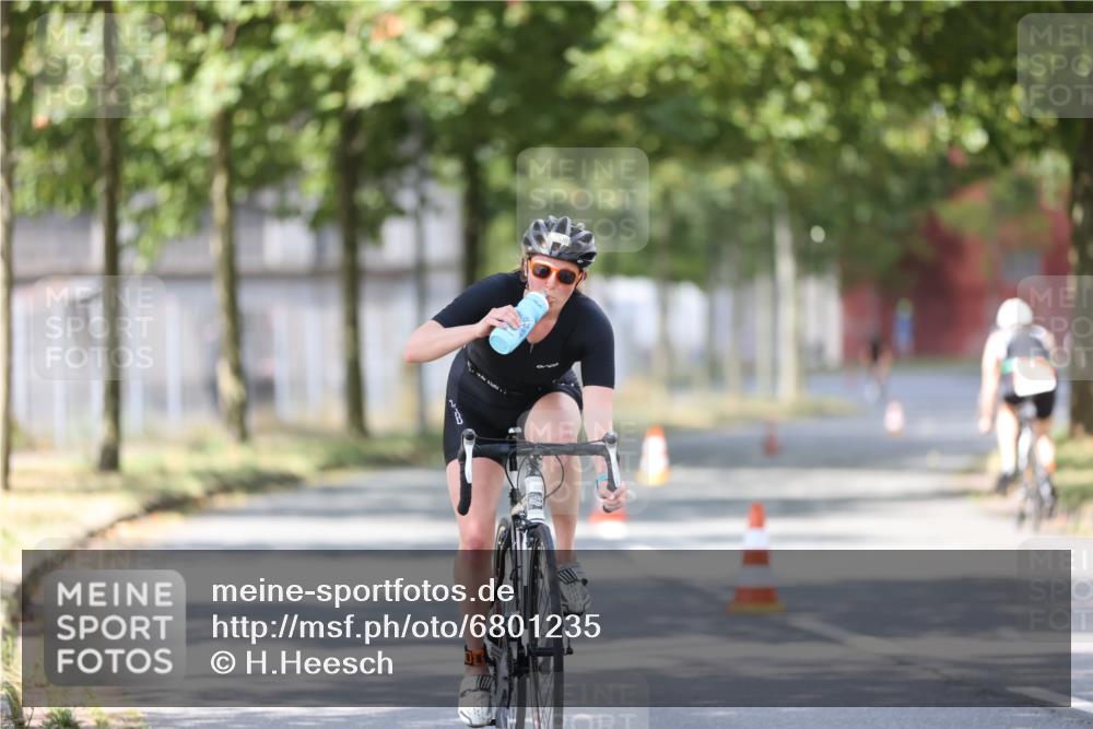11.08.2024 - GEWOBA Citytriathlon Bremen H.Heesch http://msf.ph/oto/6801235 11.08.2024 12:01:10 Laufen  meine-sportfotos.de