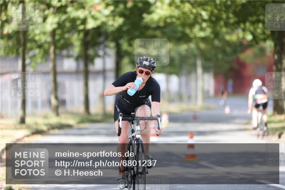 11.08.2024 - GEWOBA Citytriathlon Bremen H.Heesch http://msf.ph/oto/6801237 11.08.2024 12:01:10 Laufen  meine-sportfotos.de