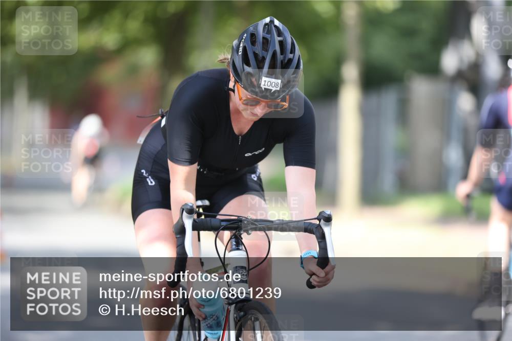 11.08.2024 - GEWOBA Citytriathlon Bremen H.Heesch http://msf.ph/oto/6801239 11.08.2024 12:01:11 Laufen  meine-sportfotos.de
