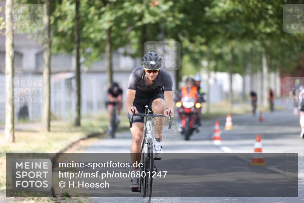 11.08.2024 - GEWOBA Citytriathlon Bremen H.Heesch http://msf.ph/oto/6801247 11.08.2024 12:01:22 Laufen  meine-sportfotos.de