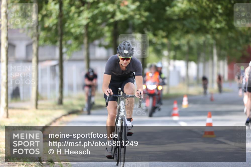 11.08.2024 - GEWOBA Citytriathlon Bremen H.Heesch http://msf.ph/oto/6801249 11.08.2024 12:01:23 Laufen  meine-sportfotos.de
