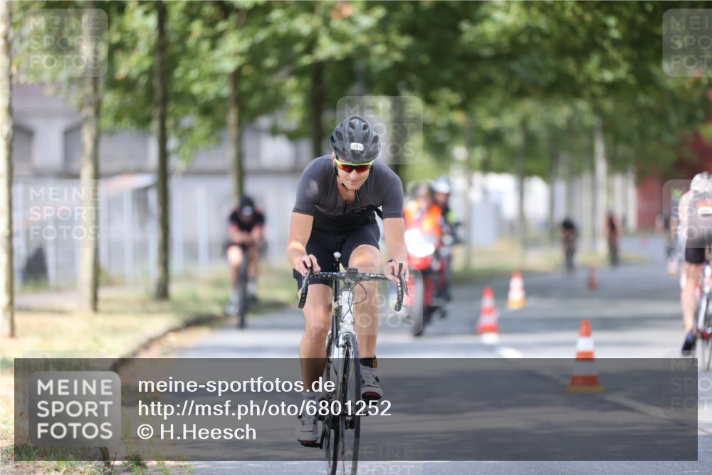 11.08.2024 - GEWOBA Citytriathlon Bremen H.Heesch http://msf.ph/oto/6801252 11.08.2024 12:01:23 Laufen  meine-sportfotos.de