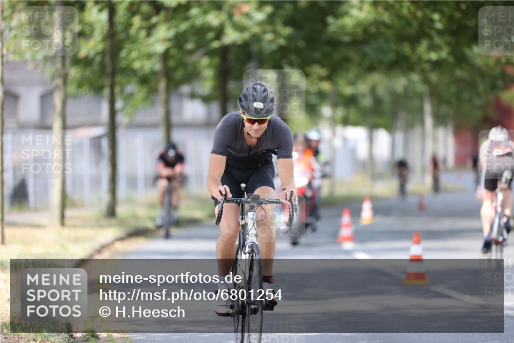 11.08.2024 - GEWOBA Citytriathlon Bremen H.Heesch http://msf.ph/oto/6801254 11.08.2024 12:01:23 Laufen  meine-sportfotos.de