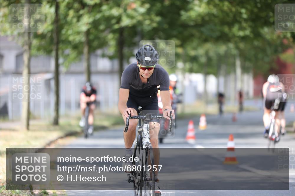 11.08.2024 - GEWOBA Citytriathlon Bremen H.Heesch http://msf.ph/oto/6801257 11.08.2024 12:01:23 Laufen  meine-sportfotos.de