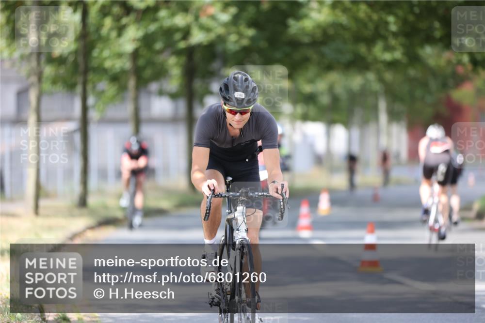 11.08.2024 - GEWOBA Citytriathlon Bremen H.Heesch http://msf.ph/oto/6801260 11.08.2024 12:01:23 Laufen  meine-sportfotos.de