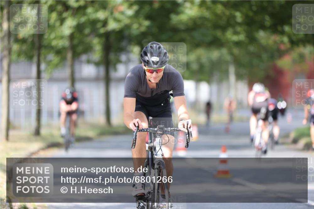 11.08.2024 - GEWOBA Citytriathlon Bremen H.Heesch http://msf.ph/oto/6801266 11.08.2024 12:01:23 Laufen  meine-sportfotos.de
