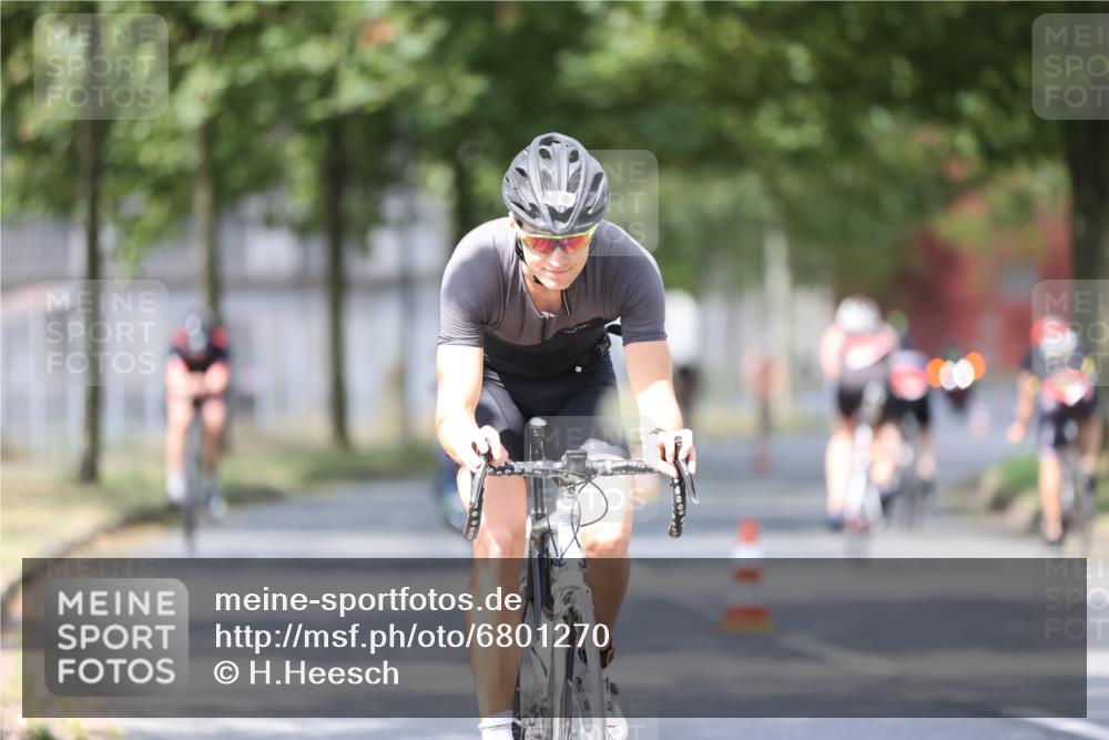 11.08.2024 - GEWOBA Citytriathlon Bremen H.Heesch http://msf.ph/oto/6801270 11.08.2024 12:01:23 Laufen  meine-sportfotos.de