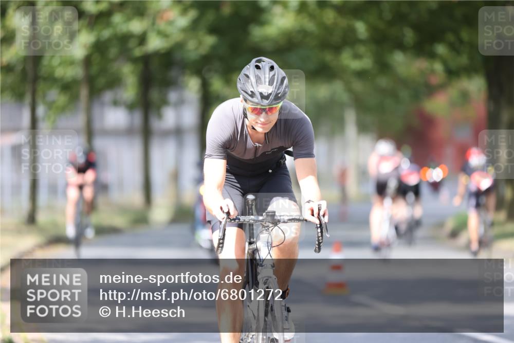 11.08.2024 - GEWOBA Citytriathlon Bremen H.Heesch http://msf.ph/oto/6801272 11.08.2024 12:01:23 Laufen  meine-sportfotos.de