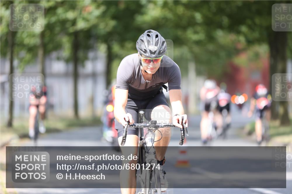 11.08.2024 - GEWOBA Citytriathlon Bremen H.Heesch http://msf.ph/oto/6801274 11.08.2024 12:01:23 Laufen  meine-sportfotos.de