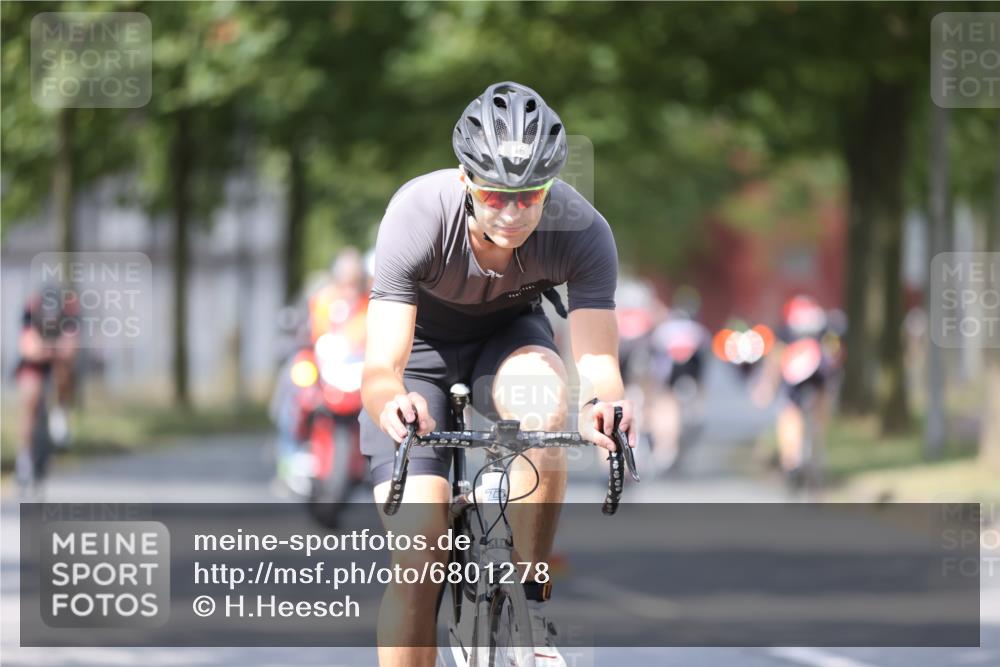 11.08.2024 - GEWOBA Citytriathlon Bremen H.Heesch http://msf.ph/oto/6801278 11.08.2024 12:01:23 Laufen  meine-sportfotos.de