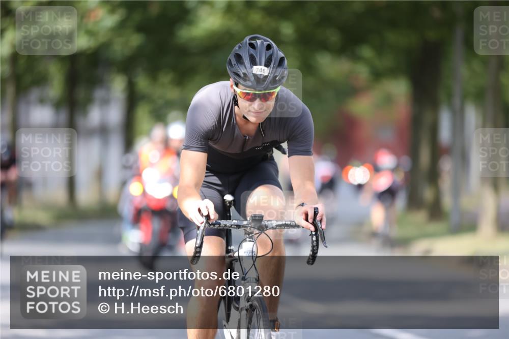 11.08.2024 - GEWOBA Citytriathlon Bremen H.Heesch http://msf.ph/oto/6801280 11.08.2024 12:01:23 Laufen  meine-sportfotos.de