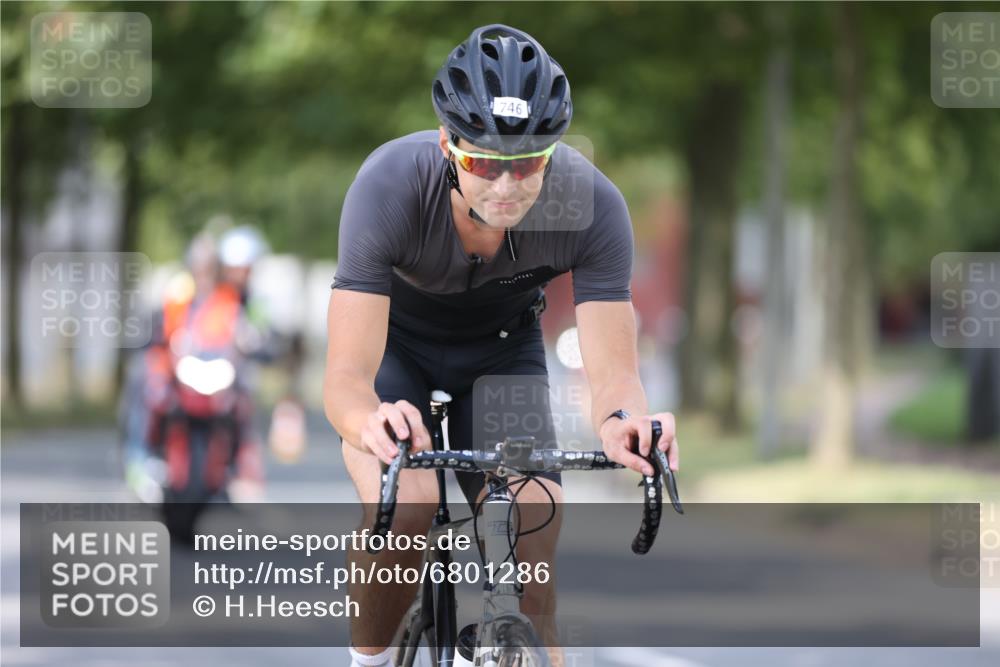 11.08.2024 - GEWOBA Citytriathlon Bremen H.Heesch http://msf.ph/oto/6801286 11.08.2024 12:01:23 Laufen  meine-sportfotos.de