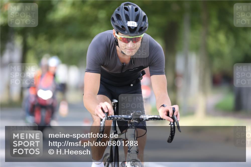 11.08.2024 - GEWOBA Citytriathlon Bremen H.Heesch http://msf.ph/oto/6801288 11.08.2024 12:01:23 Laufen  meine-sportfotos.de