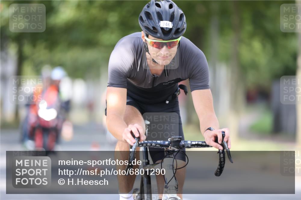 11.08.2024 - GEWOBA Citytriathlon Bremen H.Heesch http://msf.ph/oto/6801290 11.08.2024 12:01:24 Laufen  meine-sportfotos.de